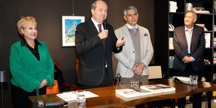 Tatar, Tomgüsehan’ın “Ada Karanlığından” kitabının tanıtım etkinliğine katıldı