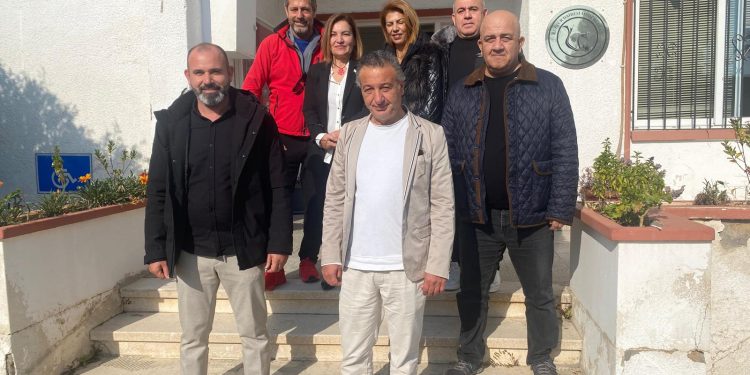 Sanatçı Bora Gencer ve ekibi Kültür Dairesi Müdürü Şirin Zaimağaoğlu’nu ziyaret etti