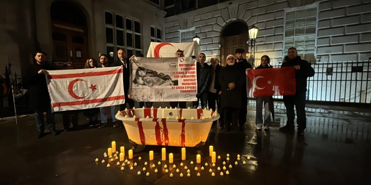 “Kanlı Noel” katliamının 61’inci yılında kurbanlar Londra’da anıldı