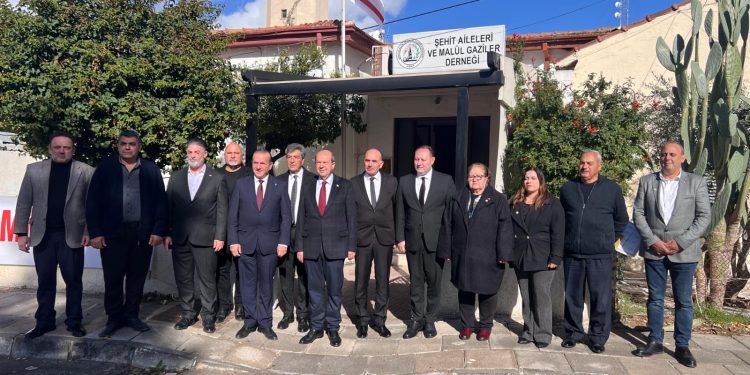 Cumhurbaşkanı Tatar, Şehit Aileleri ve Malül Gaziler Derneği’ni ziyaret etti