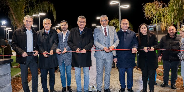 Erhürman, Akdoğan Düğün Salonu ve Çocuk Parkı açılışına katıldı