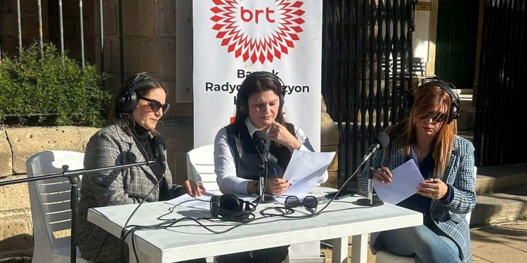 BRTK 61 Yaşında…Bayrak Radyosu, 61. Yıl Özel Yayını’nı Posta Dairesi önünden yaptı