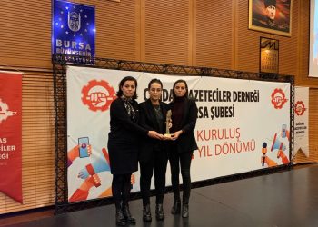 Çağdaş Gazeteciler Derneği Bursa Şubesi’nden Şampiyon Melekleri Yaşatma Derneği’ne ödül