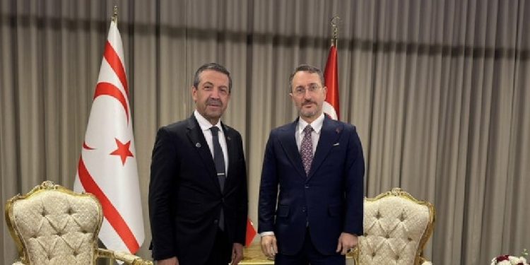 Dışişleri Bakanı Ertuğruloğlu, Türkiye Cumhurbaşkanlığı İletişim Başkanı Altun ile görüştü