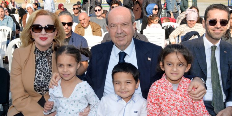 Cumhurbaşkanı Tatar, eşi Sibel Tatar ile Kıbrıs Kültür Şöleni’ne katıldı