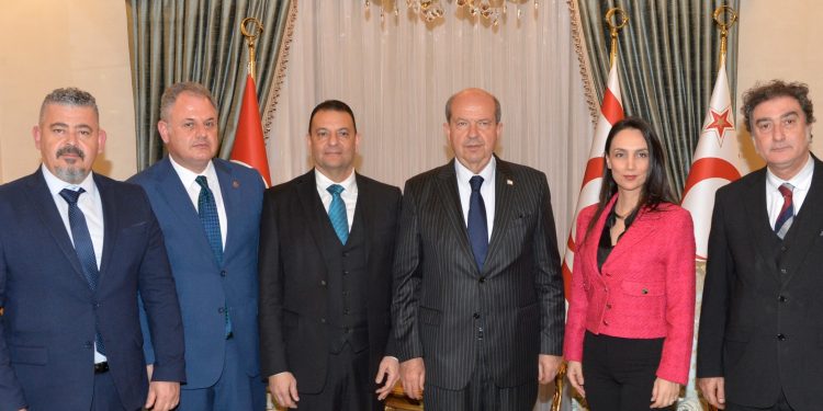 Cumhurbaşkanı Tatar, Kıbrıs Üniversiteler Birliği Başkanı ve yönetim kurulu üyelerini kabul etti
