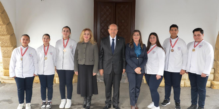 Cumhurbaşkanı Tatar, Haydarpaşa Ticaret Lisesi heyetini kabul etti