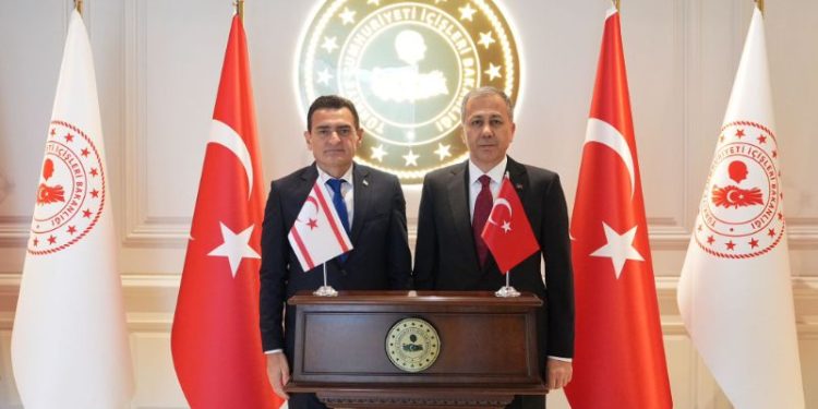 İçişleri Bakanı Oğuz, TC İçişleri Bakanı Yerlikaya ile bir araya geldi