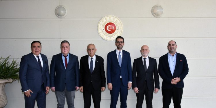 TAK Yönetim Kurulu, Türkiye’nin Lefkoşa Büyükelçisi Serim’i ziyaret etti
