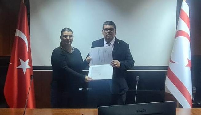 Tasdik memurlarına belgeleri verilmeye devam ediyor