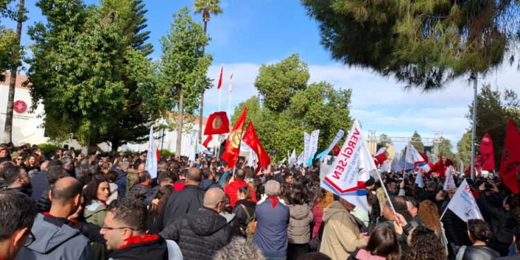 Genel grevlerini askıya alan sendikalar yarın basın toplantısı düzenleyecek