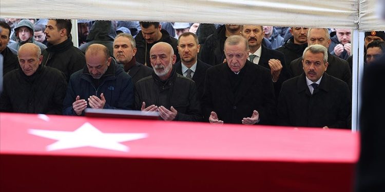 TC Cumhurbaşkanı Erdoğan, Rize’de Kıbrıs gazisinin cenaze törenine katıldı