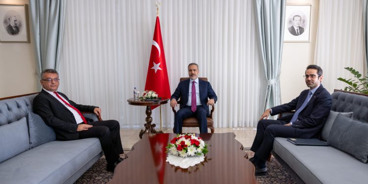 Erhürman, TC Dışişleri Bakanı Fidan ile bir araya geldi