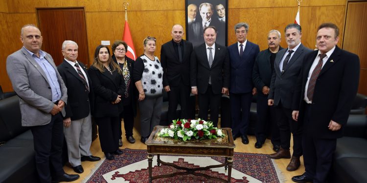 Meclis Başkanı Öztürkler Şehit Aileleri ve Malül Gaziler Derneğini kabul etti