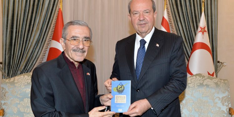 Cumhurbaşkanı Tatar’a kitap takdimi