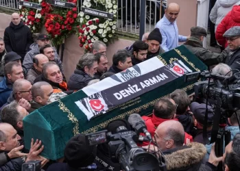 Gazeteci Deniz Arman, son yolculuğuna uğurlandı