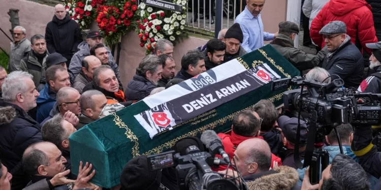 Gazeteci Deniz Arman, son yolculuğuna uğurlandı