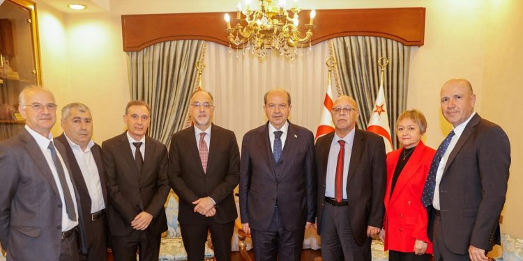 Cumhurbaşkanı Tatar Kuzey Kıbrıs Bağımsız Hesap Uzmanları Birliği Başkanı ve üyelerini kabul etti