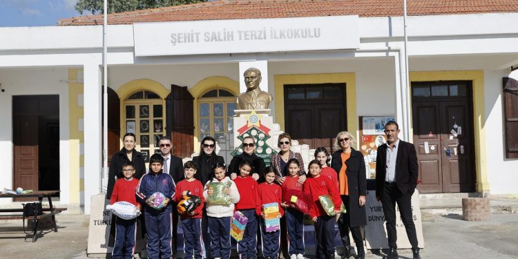 Sibel Tatar, Gönendere Şehit Salih Terzi İlkokulu’nu ziyaret etti