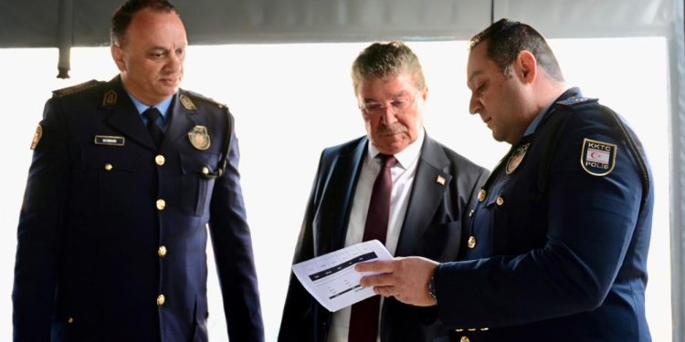Başbakan Ünal Üstel, Girne Polis Müdürlüğü’nü ziyaret etti