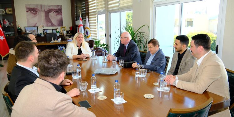 Mehmetçik Büyükkonuk Belediye Başkanı Tuğlu ve Eskişehir Odunpazarı Belediye Başkanı Kurt bir araya geldi