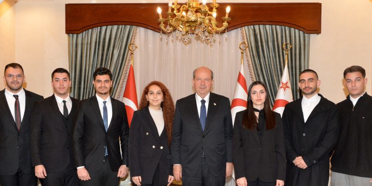 Cumhurbaşkanı Tatar Bağımsız Gençlik Derneği Başkanı ve Yönetim Kurulu’nu kabul etti