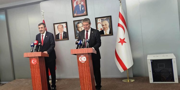 Üstel ile Yılmaz, Ercan Havalimanı’nda basın toplantısı düzenledi.. Yılmaz:“Her zaman Kıbrıs Türk halkının yanında olacağız”
