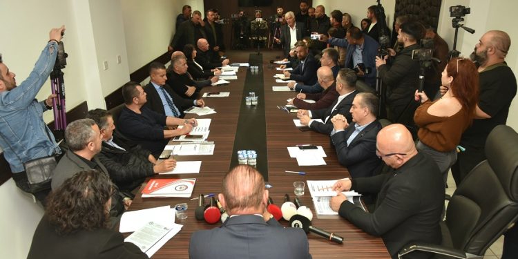 Asgari ücret aynı kaldı. Sendikalar açıklama yapıyor