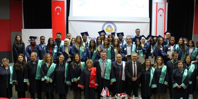 DAÜ Eczacılık Fakültesi güz dönemi mezunları yemin etti