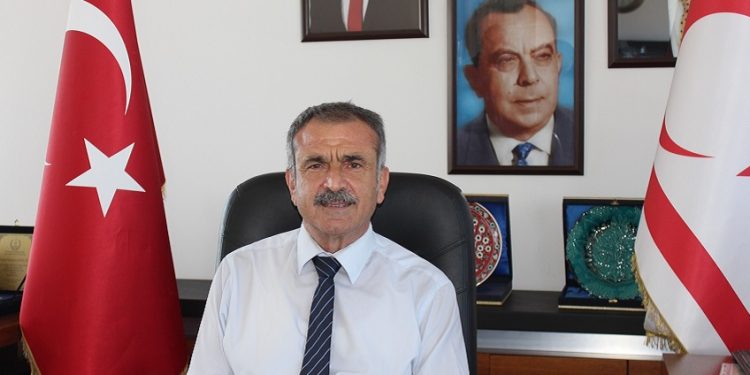 Gazimağusa Belediye Başkanı Uluçay DAÜ mezunlarını kutladı