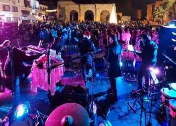 Gazimağusa Belediyesi Namık Kemal Meydanı’nda yeni yıl kutlaması düzenledi