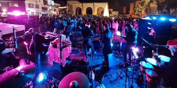 Gazimağusa Belediyesi Namık Kemal Meydanı’nda yeni yıl kutlaması düzenledi