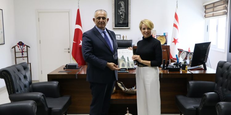 Çavuşoğlu:Küresel mirasımıza sahip çıkmak kendi sanatçılarımıza sahip çıkmakla başlar