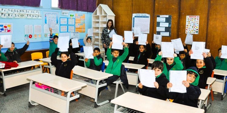 İlk ve orta dereceli okullarda yarın karnelerin alınmasıyla yarıyıl tatili başlıyor