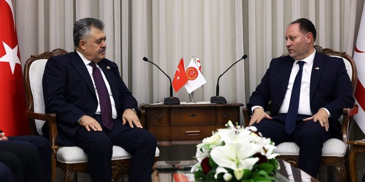 Meclis Başkanı Öztürkler, TBMM Güvenlik ve İstihbarat Komisyonu heyetini kabul etti