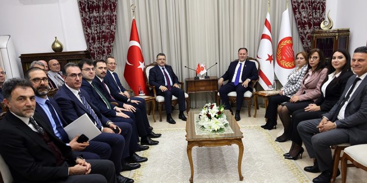 Meclis Başkanı Öztürkler Trabzon’dan gelen heyeti kabul etti