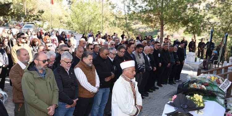 Perihan Aziz Bağlıköy’de toprağa verildi