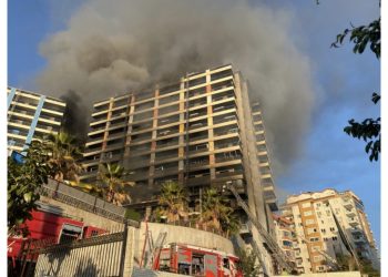 Antalya’da tadilat halindeki otelde yangın