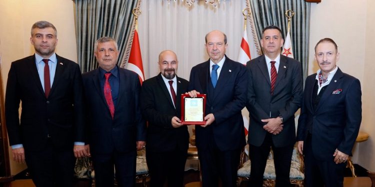 Cumhurbaşkanı Tatar, KKTC Türk Devletleri Teşkilatı Derneği yönetimini kabul etti