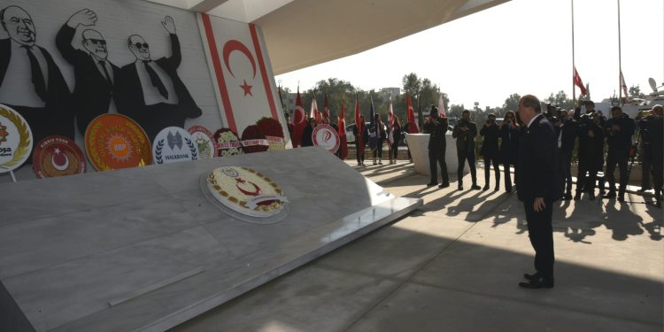 Kurucu Cumhurbaşkanı Denktaş vefatının 13’üncü yıl dönümünde anıt mezarında düzenlenen törenle anıldı