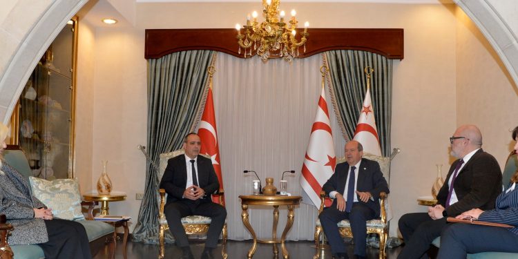 Cumhurbaşkanı Tatar, LTB Başkanı Harmancı’yı kabul ederek, yeni sınır kapılarının açılması yönündeki gelişmeleri değerlendirdi