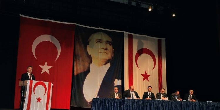 Başbakan Üstel muhtarları bilgilendirme ve istişare toplantısına katıldı: ‘Muhtarlarımızı yalnız bırakmadık, onlar için de yatırım yaptık’