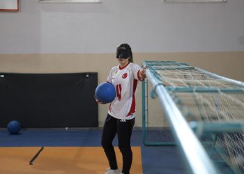 Milli golbolcü Şeydanur engelleri sporla aşıyor