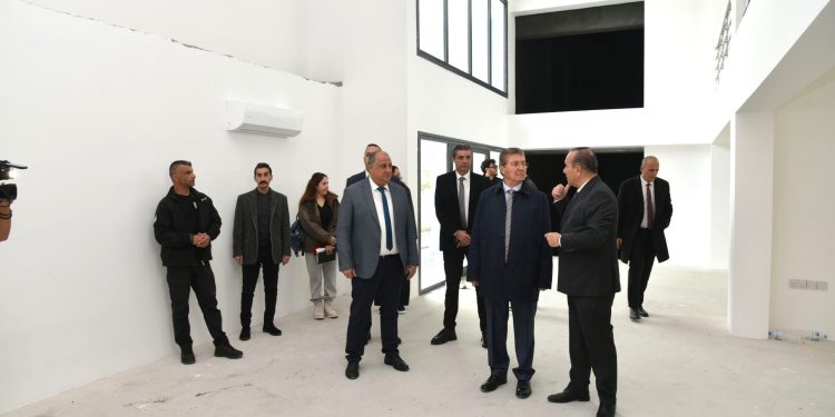 Başbakan Üstel, yapımı süren tiyatro binasında incelemelerde bulundu: “Yarım kalan projeleri birer birer sıraya koyup, bitireceğiz”