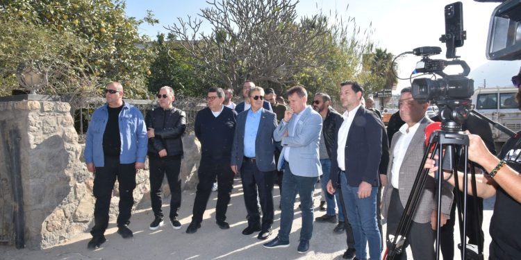 Başbakan Üstel ve bakanlar, yapımına başlanan Girne – Çatalköy yolundaki çalışmaları yerinde inceledi… Üstel: “Izdırap haline gelen bu yola nihayet noktayı koyuyoruz”