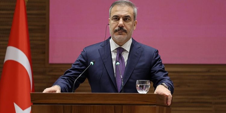 TC Dışişleri Bakanı Fidan: Filistin halkının Gazze’den sürülmesi, yerlerinden edilmesi, başka ülkelere gönderilmesine tamamıyla karşıyız.
