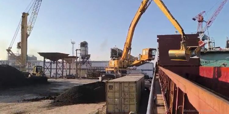 KKTC’den Türkiye’ye ilk granül lastik ihracatı yapıldı