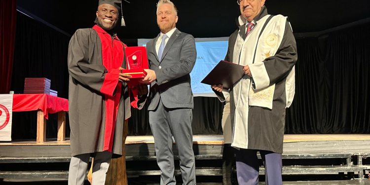 Rauf Denktaş Üniversitesi 4. mezuniyet töreni dün yapıldı