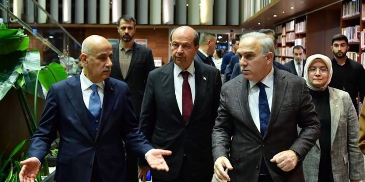 Cumhurbaşkanı Tatar Fatih Merkez Kütüphanesi’ni ziyaret etti