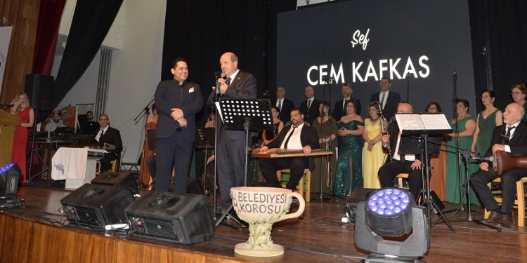 Cumhurbaşkanı Tatar, Vadili Kültür Derneği Türk Sanat Müziği Korosu’nun konserini izledi